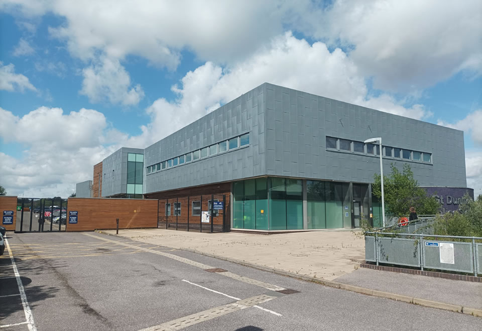 Police station in Great Dunmow uses active frontage at the ground floor and has a clear, well-lit and welcoming entrance.