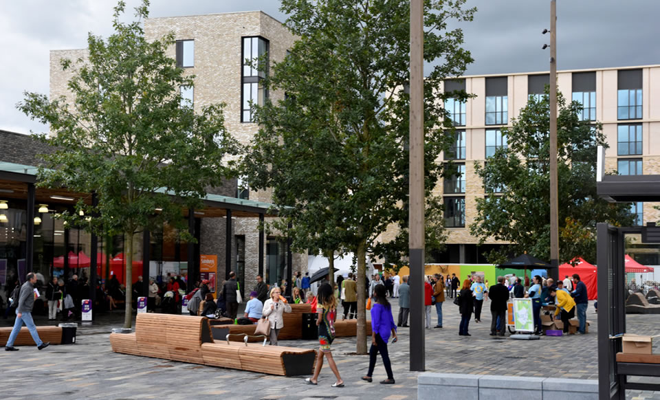 Varied mix of uses integrated with the public realm