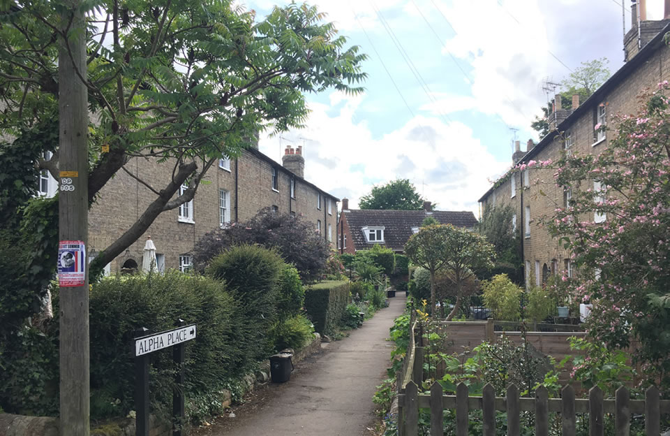 Informal encounters along pedestrianised front gardens and doors on South Road.