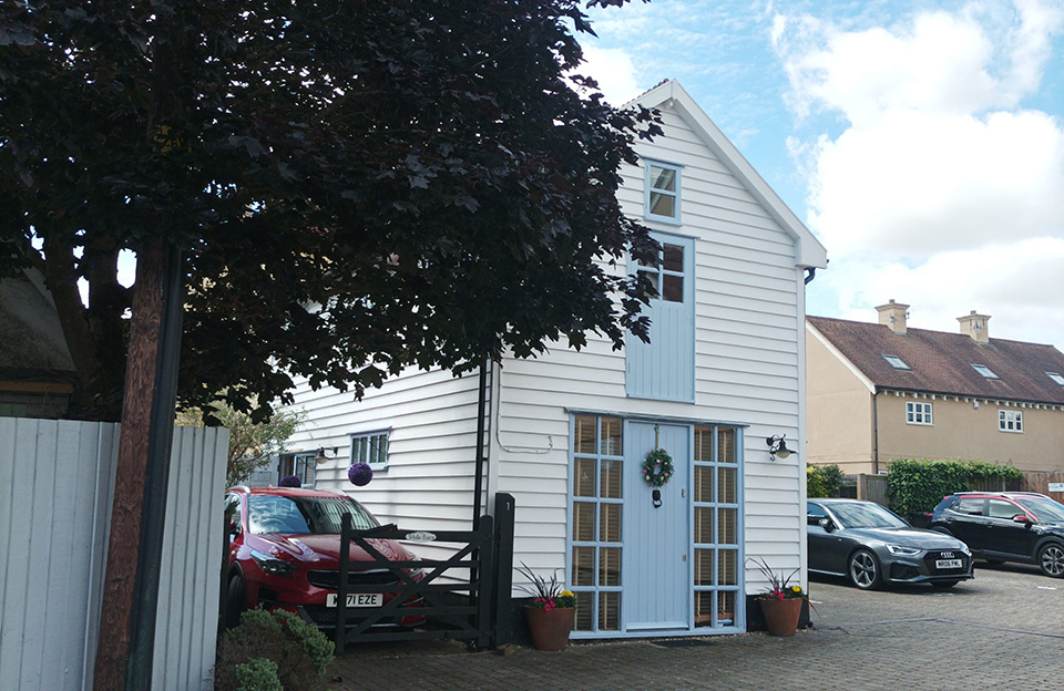 Shared space with good surveillance and overlooked parking on Hannam’s Yard.