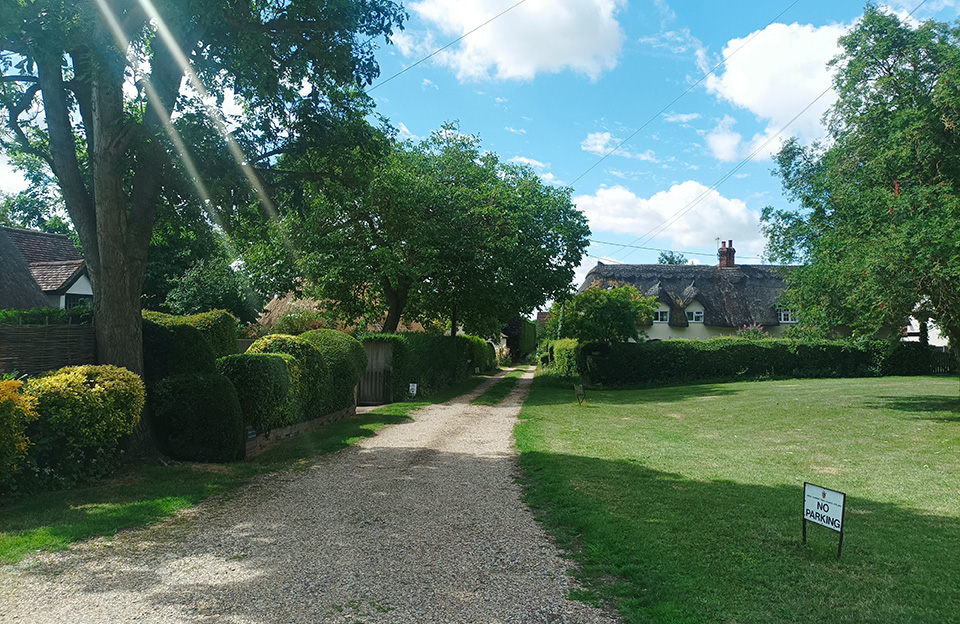 Threaders Green contains an important batch of thatched properties with key pedestrian links to local assets.