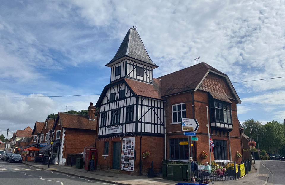 Distinctive historic landmark aids wayfinding and acts as a gateway to the high street.