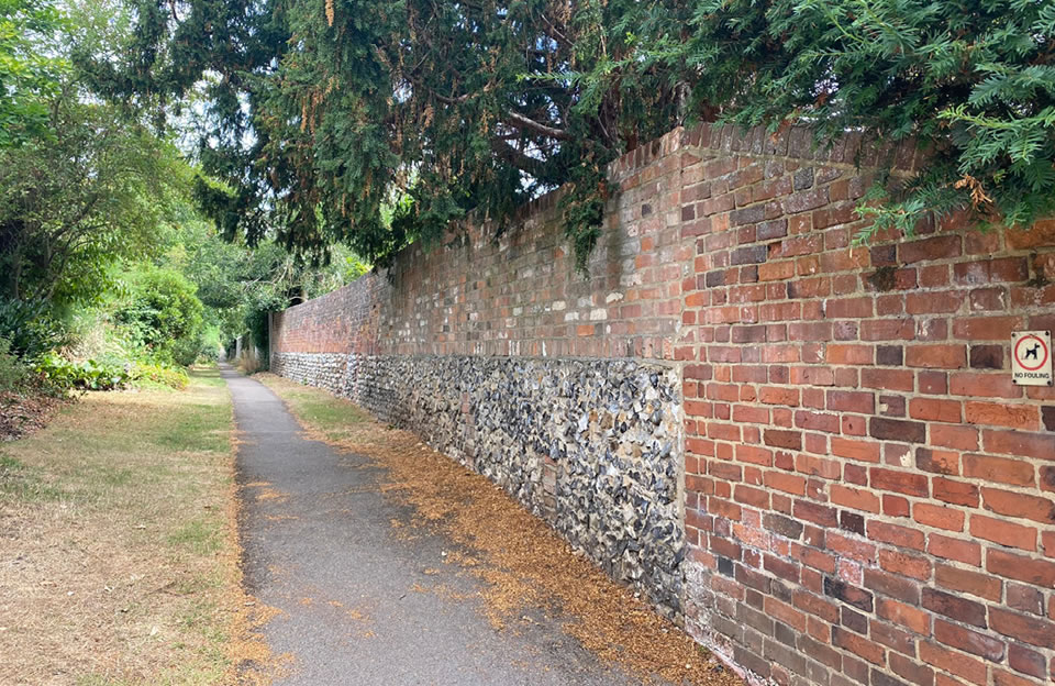 Footways offer a visual connection to both the rural landscape and the vernacular of Uttlesford towns.