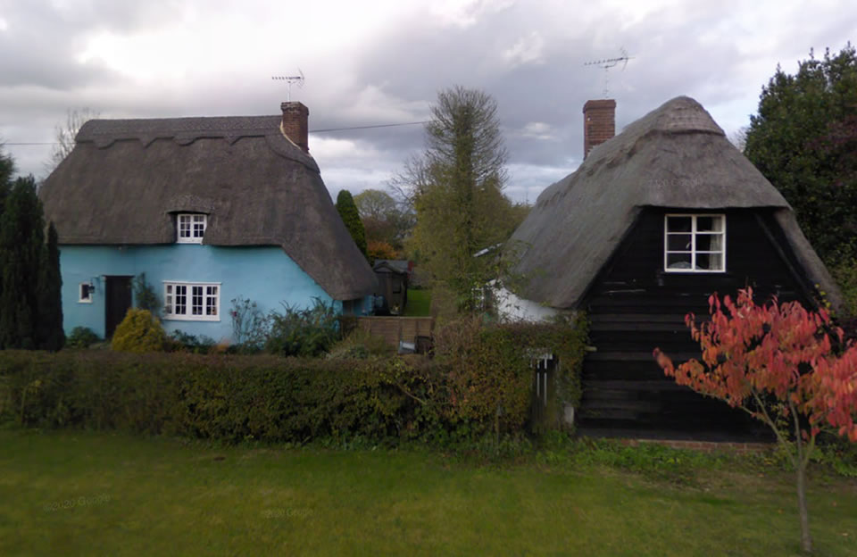 Thatched cottages with pastel facades in Duddenhoe End.